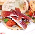 Bocaditos de jamón con setas y tomate