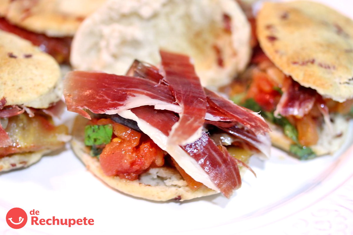Bocaditos de jamón con setas y tomate