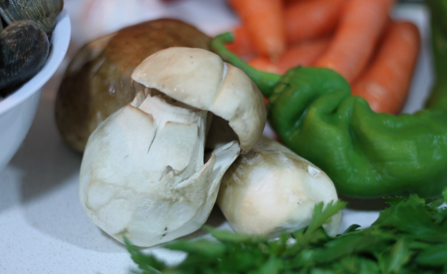 Garbanzos a la marinera con almejas y setas
