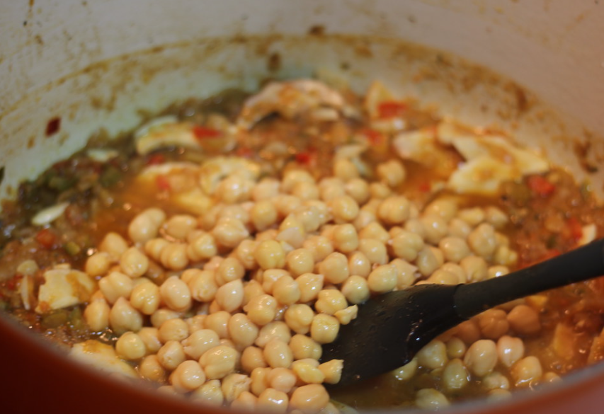 Garbanzos a la marinera con almejas y setas