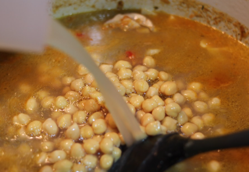 Garbanzos a la marinera con almejas y setas