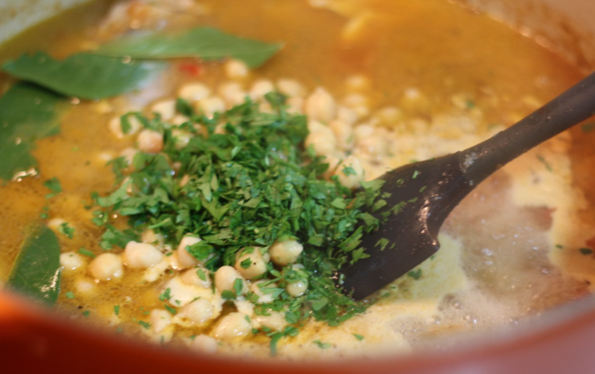 Garbanzos a la marinera con almejas y setas