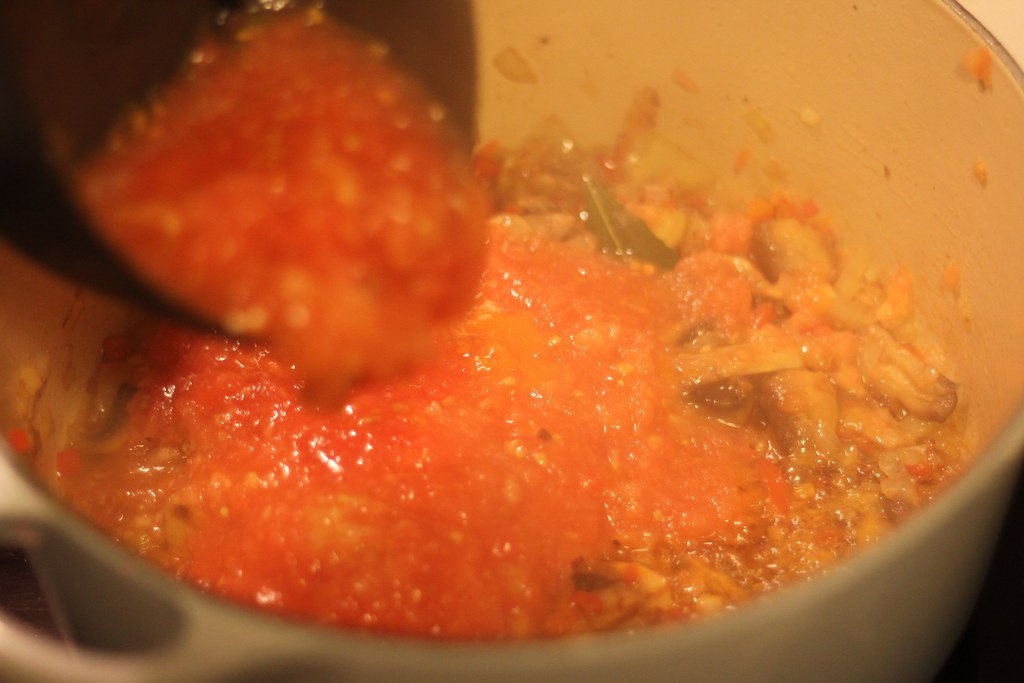 Garbanzos con setas y rape. Receta de Otoño