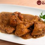 Pollo en salsa de almendras, receta tradicional casera
