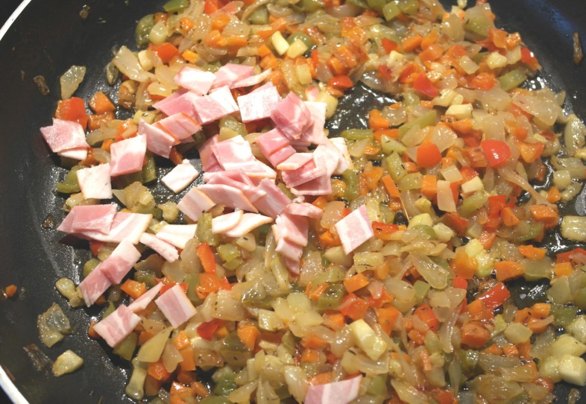 Patatas rellenas de verduras y bacon al horno