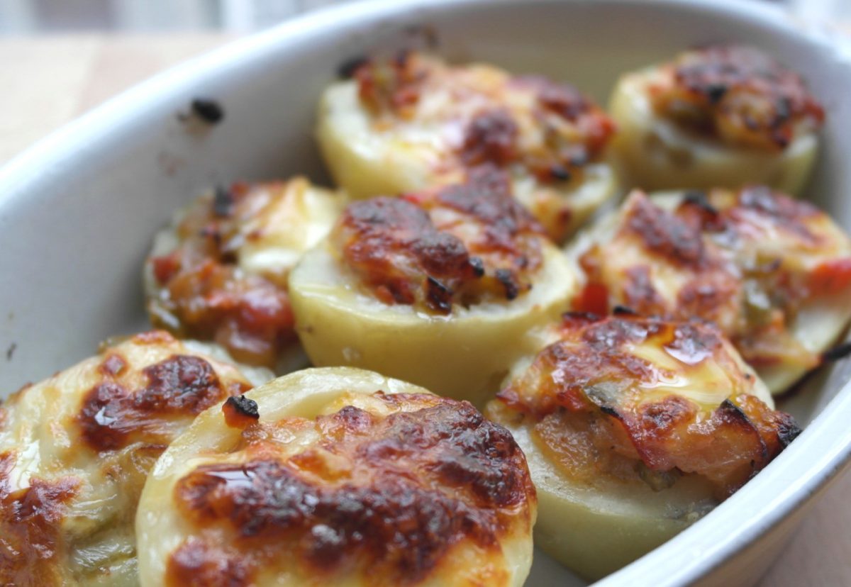Patatas rellenas de verduras y bacon al horno
