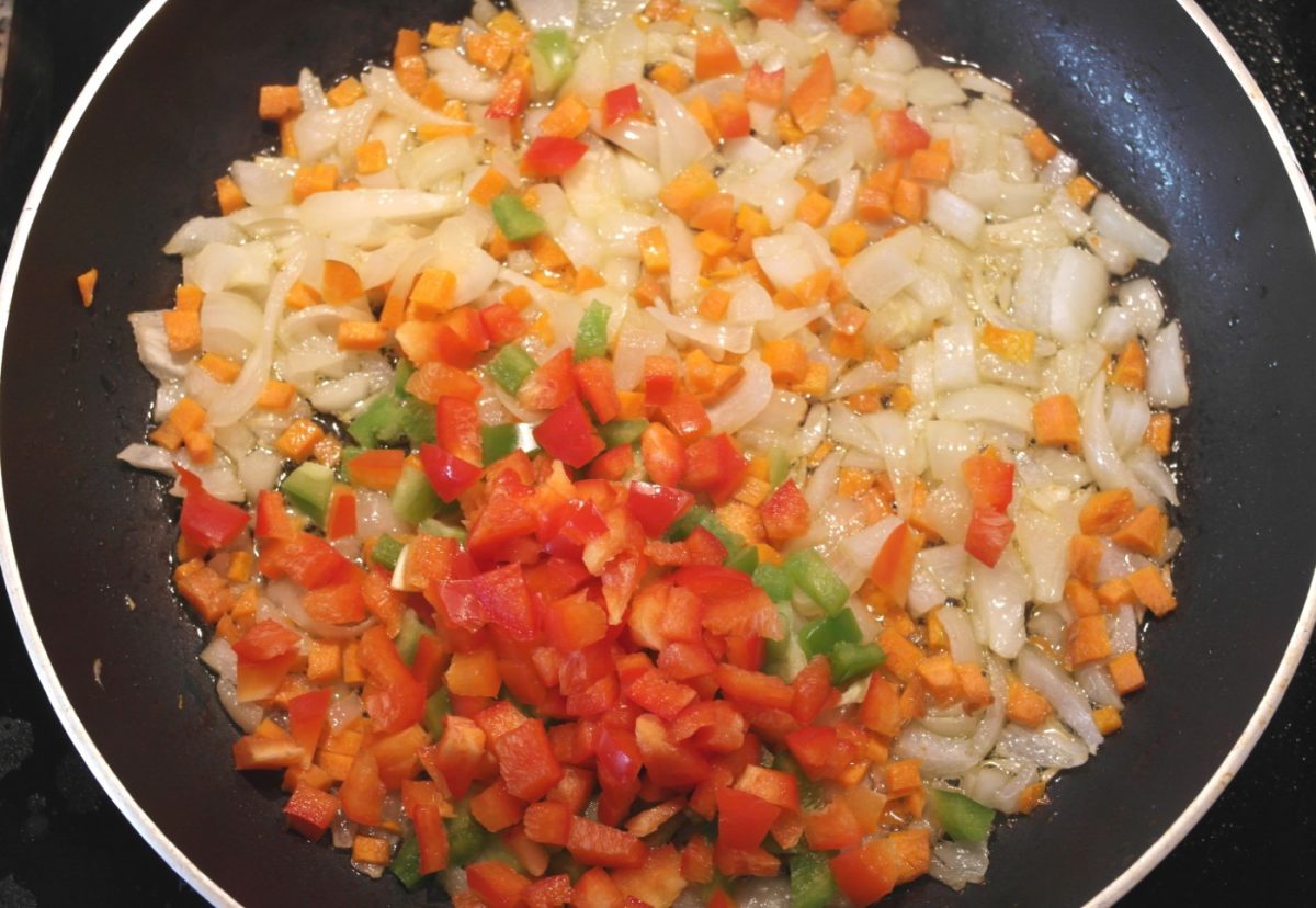 Patatas rellenas de verduras y bacon al horno