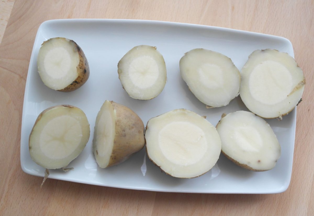 Patatas rellenas de verduras y bacon al horno