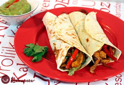 Fajitas mexicanas de pollo. chicken fajitas