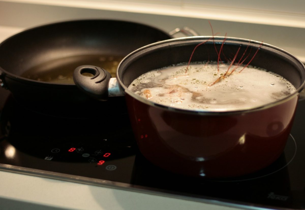 Espaguetis con marlín, atún y gambones. Receta con ahumados