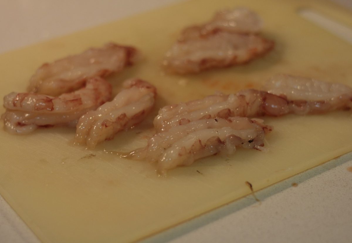 Espaguetis con marlín, atún y gambones. Receta con ahumados