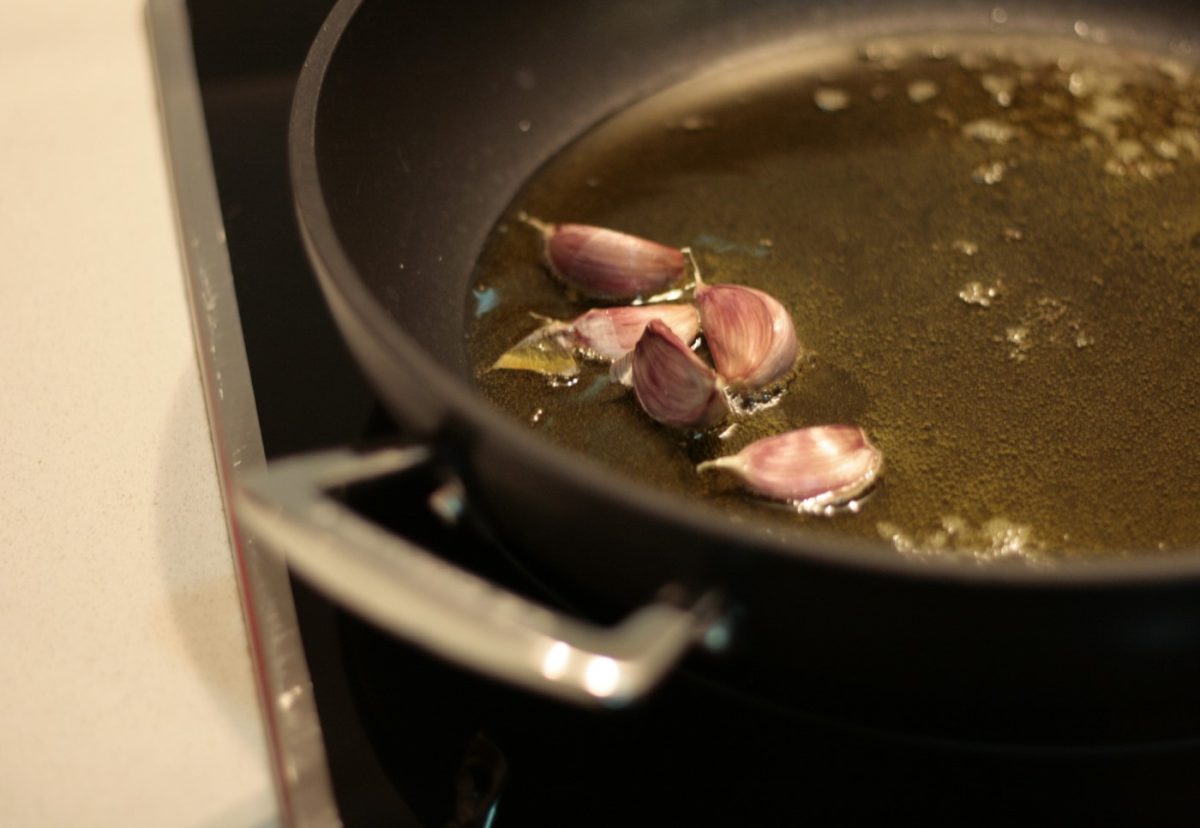 Espaguetis con marlín, atún y gambones. Receta con ahumados