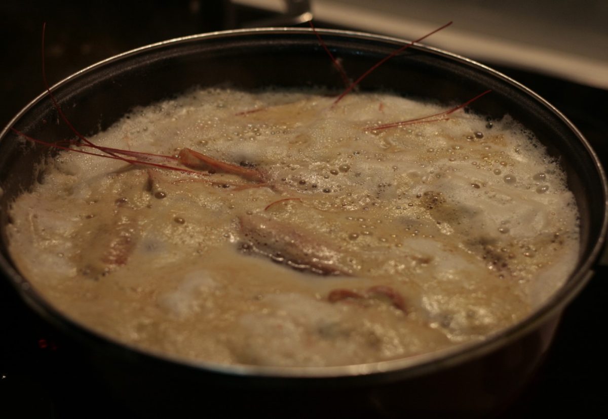 Espaguetis con marlín, atún y gambones. Receta con ahumados