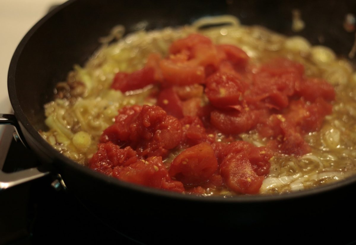 Espaguetis con marlín, atún y gambones. Receta con ahumados
