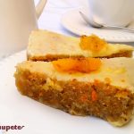 Tarta de zanahoria con queso crema y naranja