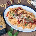 Pasta con salsa Arrabbiata, receta italiana picante
