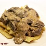Ternera Strogonoff. Receta de carne en salsa con champiñones