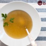 Cómo hacer un consomé casero. Una receta tradicional perfecta para Navidad