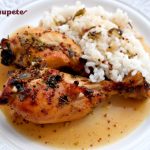 Pollo asado con mostaza y miel acompañado de arroz blanco