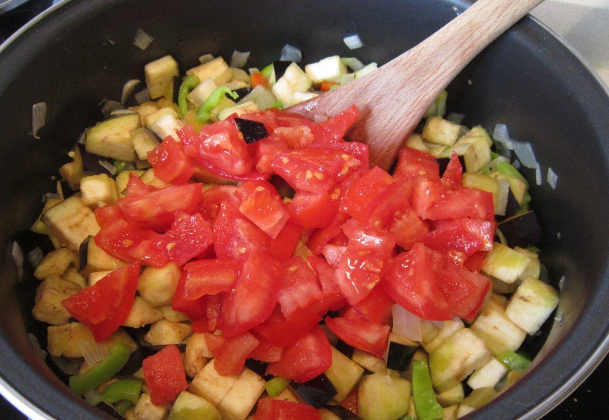 Carne guisada en salsa de verduras y miel