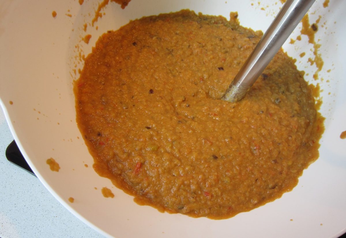 Carne guisada en salsa de verduras y miel