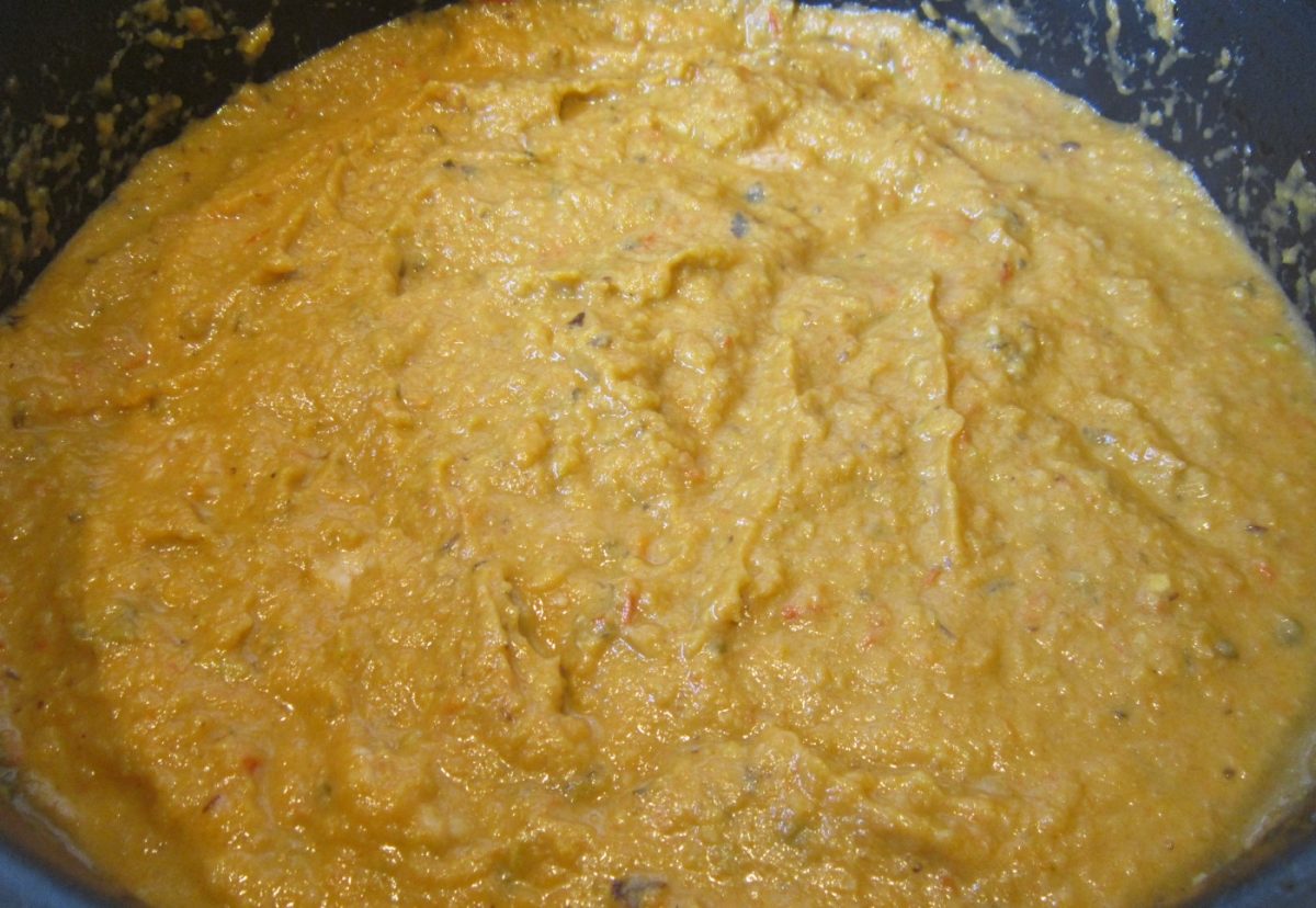 Carne guisada en salsa de verduras y miel