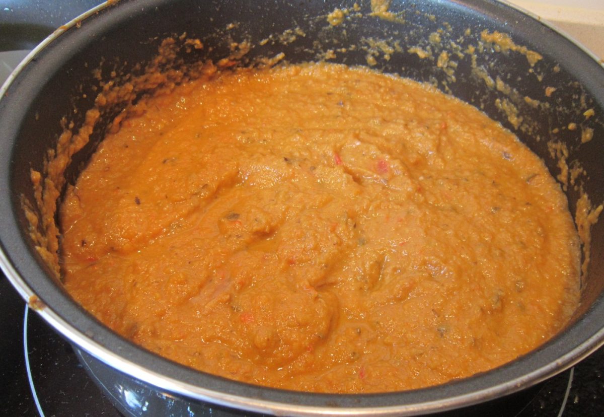 Carne guisada en salsa de verduras y miel