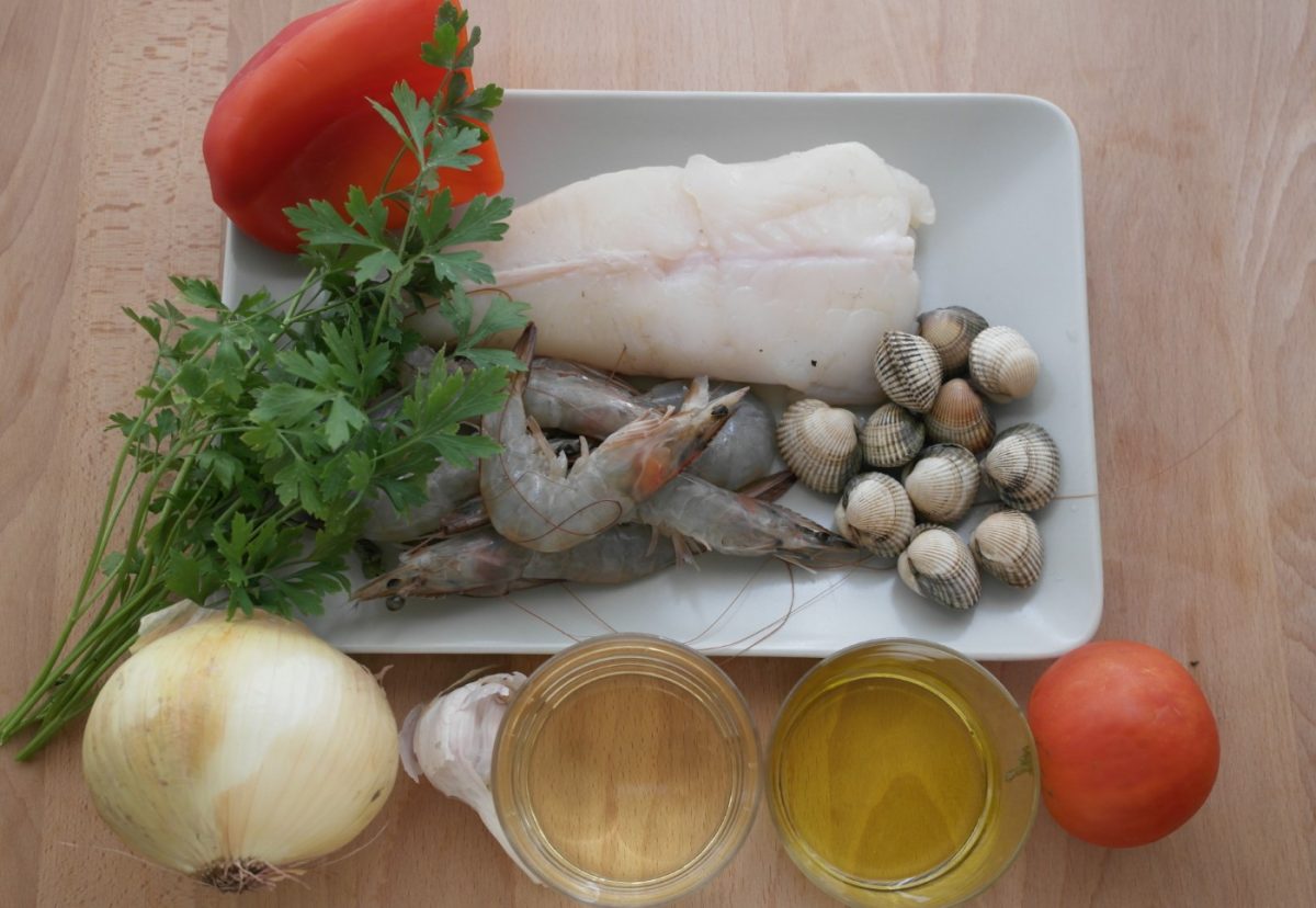 Cataplana de pescado y mariscos. Receta portuguesa