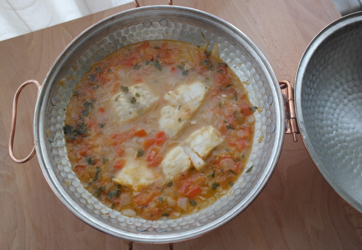 Cataplana de pescado y mariscos. Receta portuguesa