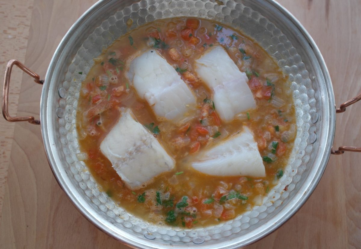 Cataplana de pescado y mariscos. Receta portuguesa