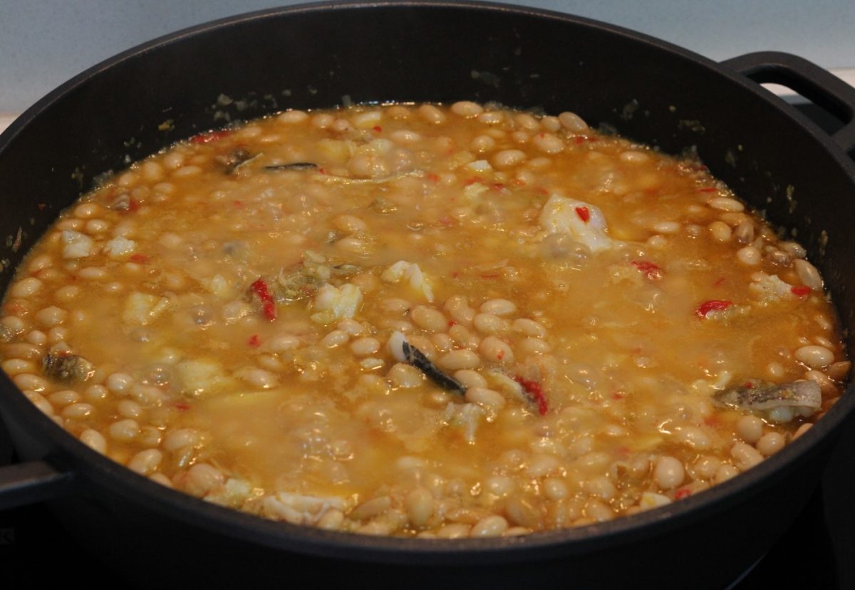 Fabes con bacalao y almejas