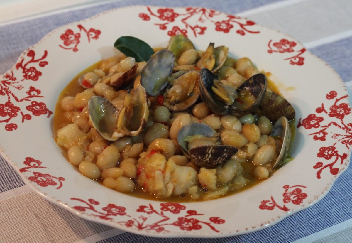 Fabes con bacalao y almejas