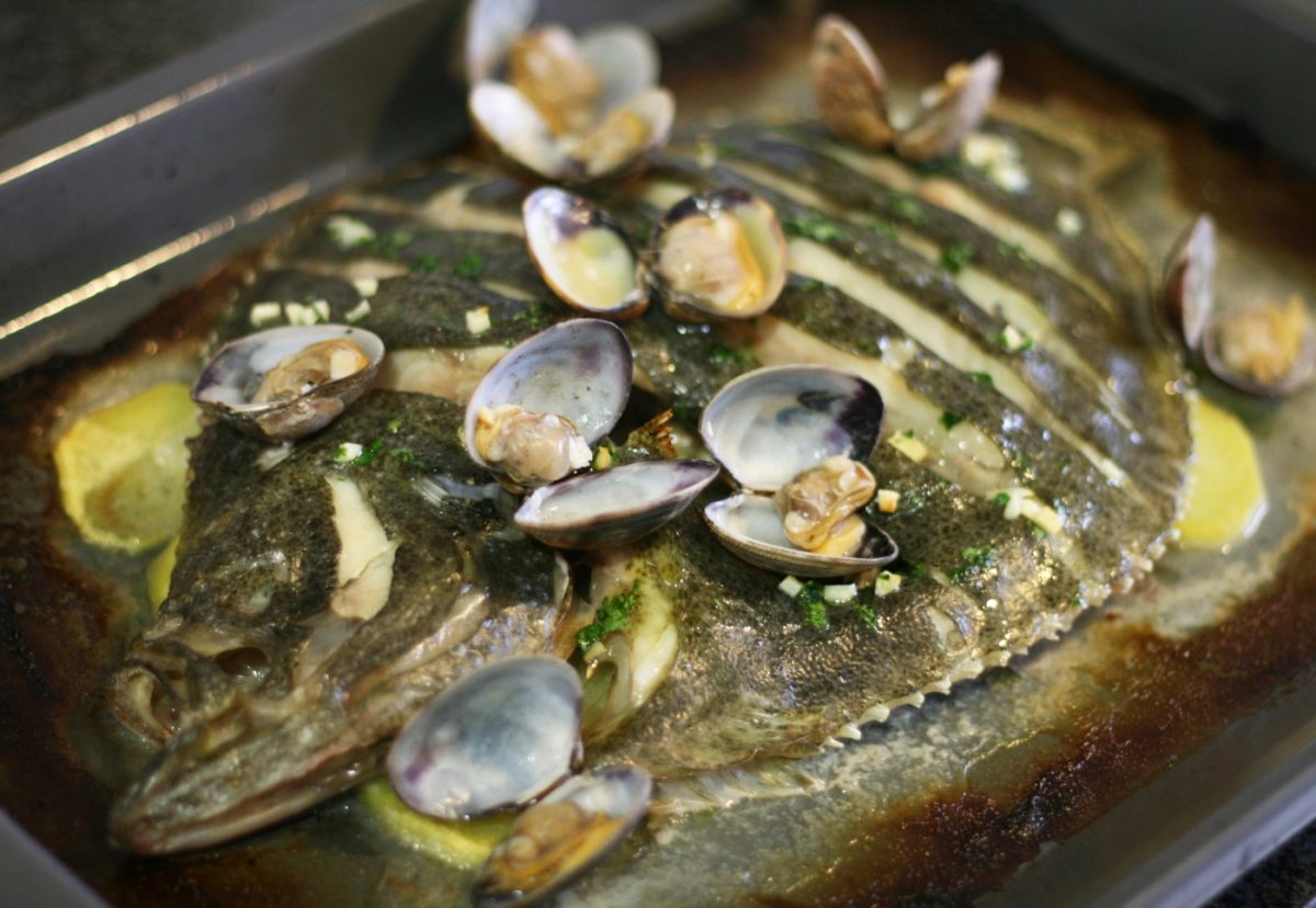 Rodaballo al horno con almejas