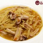 Fideos a la cazuela con calamares