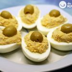 Huevos rellenos de atún y mayonesa. Receta casera fácil paso a paso