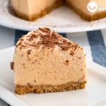 Tarta mousse de turrón, postre suave perfecto para Navidad