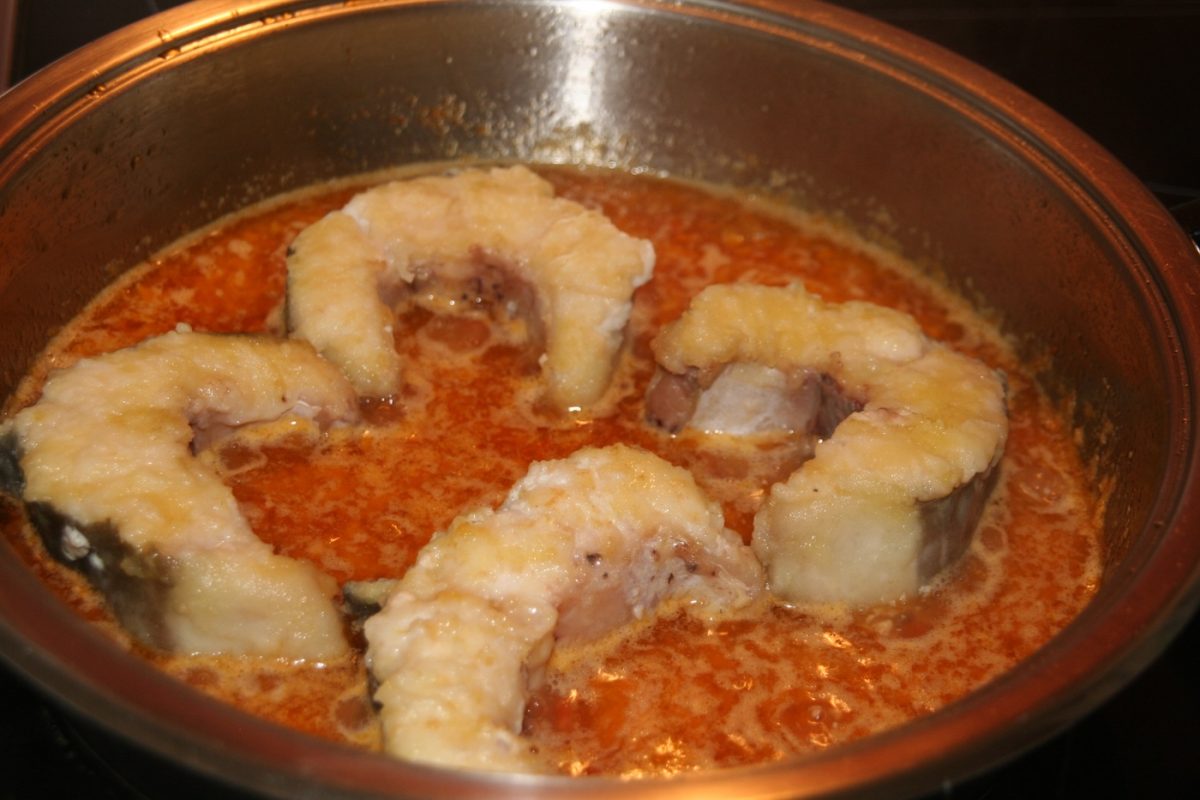Congrio con mejillones a la marinera