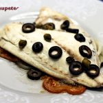 Dorada a la Marsellesa, con aceitunas y alcaparras