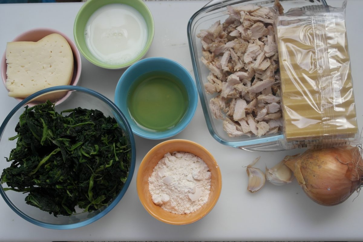 Lasaña de espinacas y pollo, deliciosa y ligera