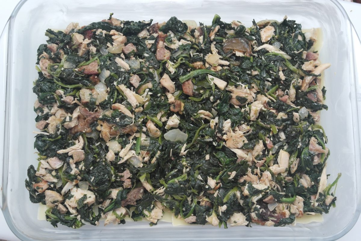Lasaña de espinacas y pollo, deliciosa y ligera