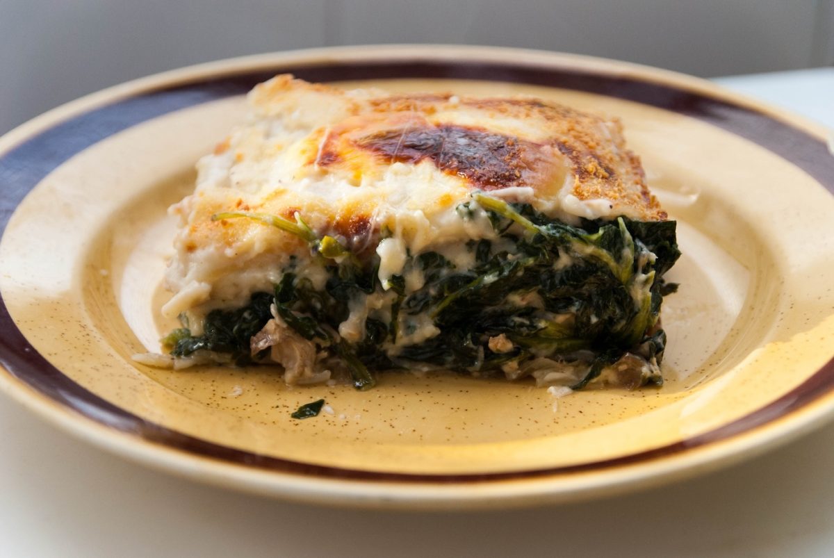 Lasaña de espinacas y pollo, deliciosa y ligera