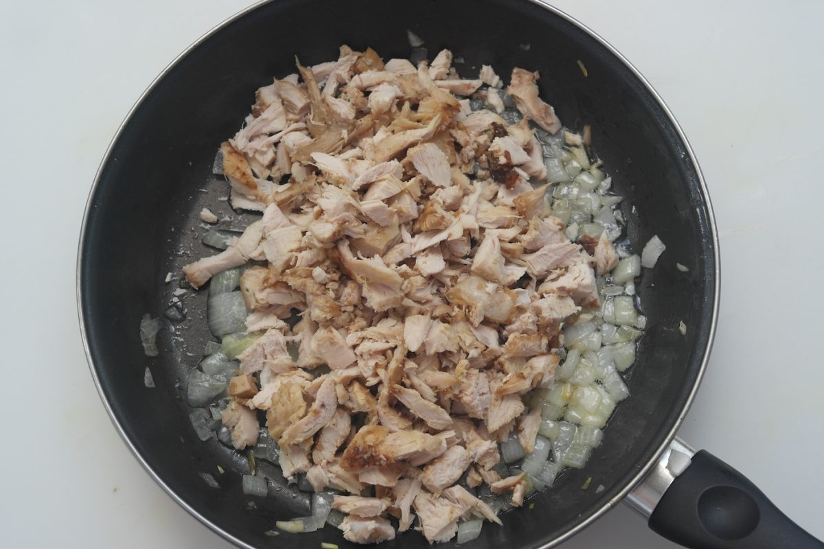 Lasaña de espinacas y pollo, deliciosa y ligera