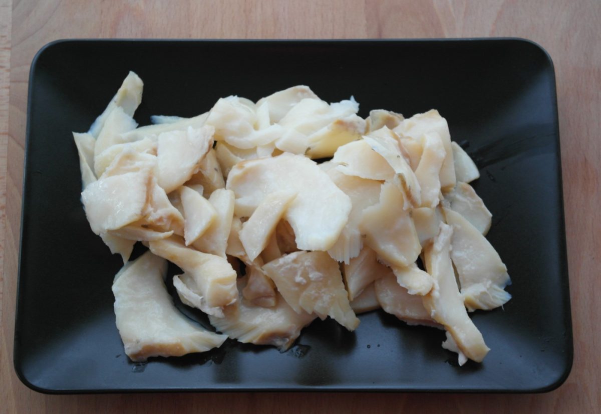 Bacalao al horno con pan de maíz. Bacalhau com broa