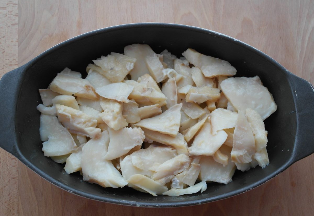 Bacalao al horno con pan de maíz. Bacalhau com broa