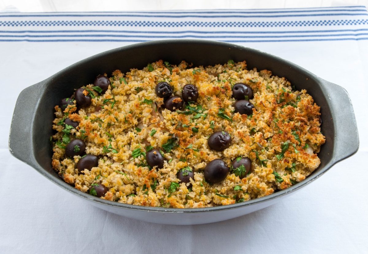 Bacalao al horno con pan de maíz. Bacalhau com broa