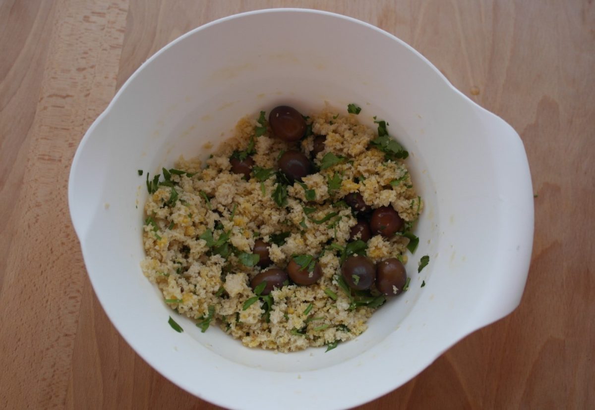 Bacalao al horno con pan de maíz. Bacalhau com broa