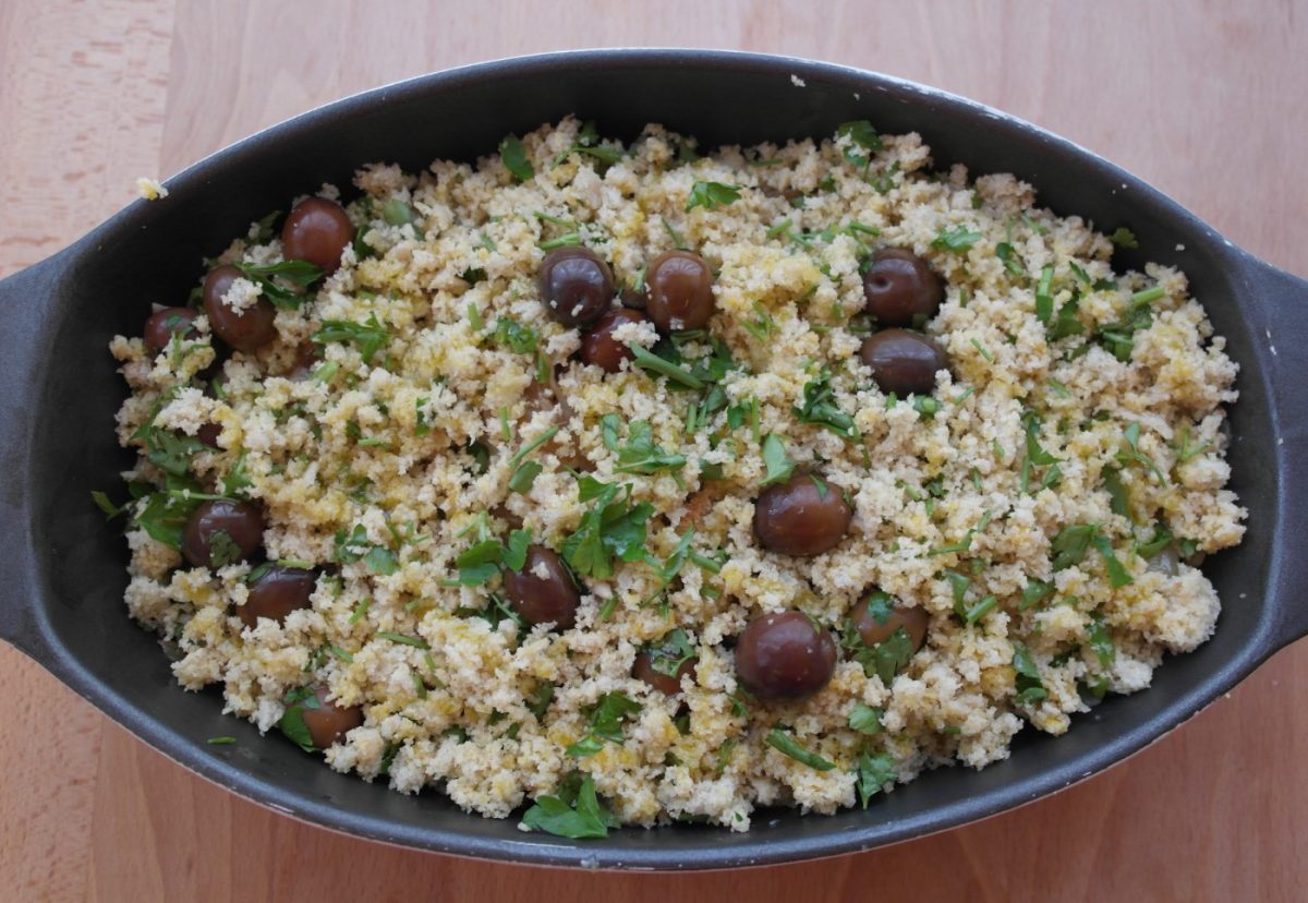 Bacalao al horno con pan de maíz. Bacalhau com broa