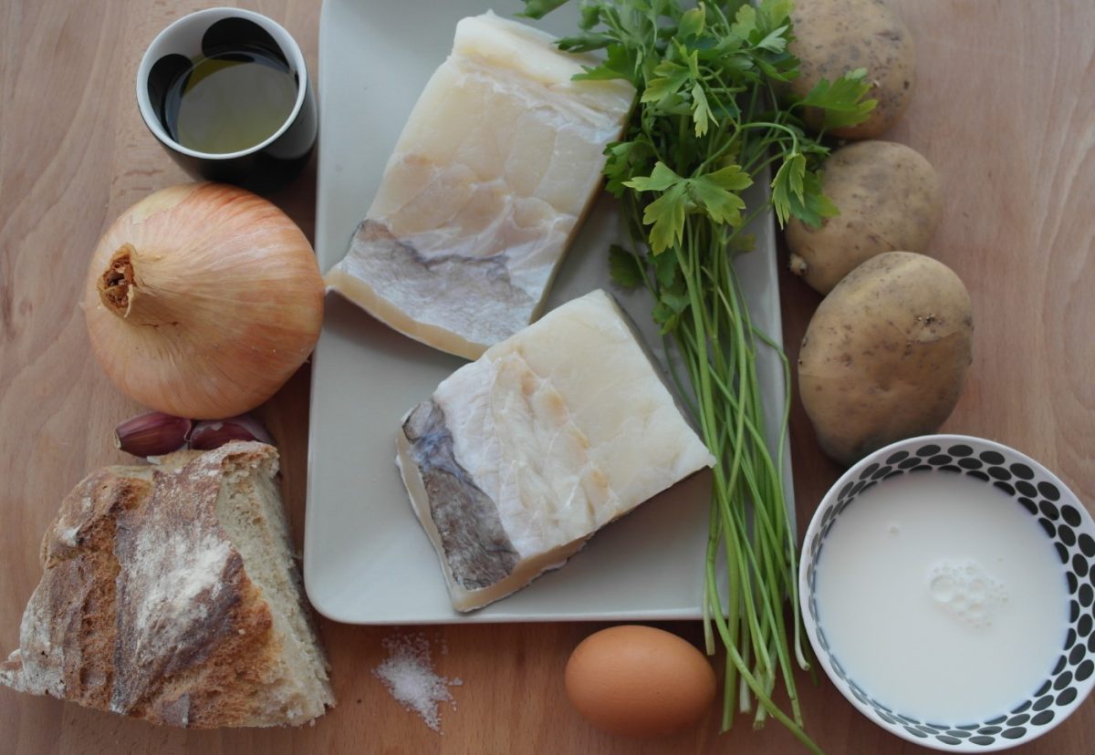 Bacalao al horno con pan de maíz. Bacalhau com broa