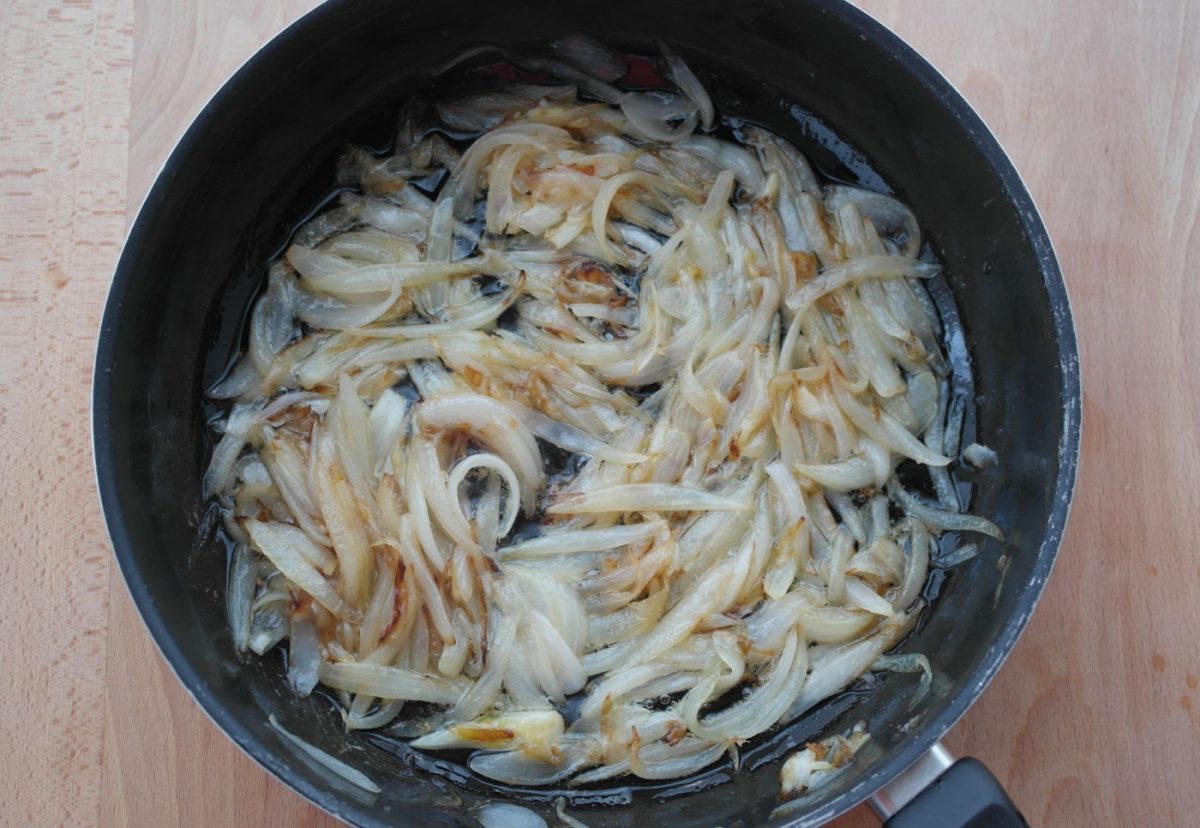 Bacalao al horno con pan de maíz. Bacalhau com broa