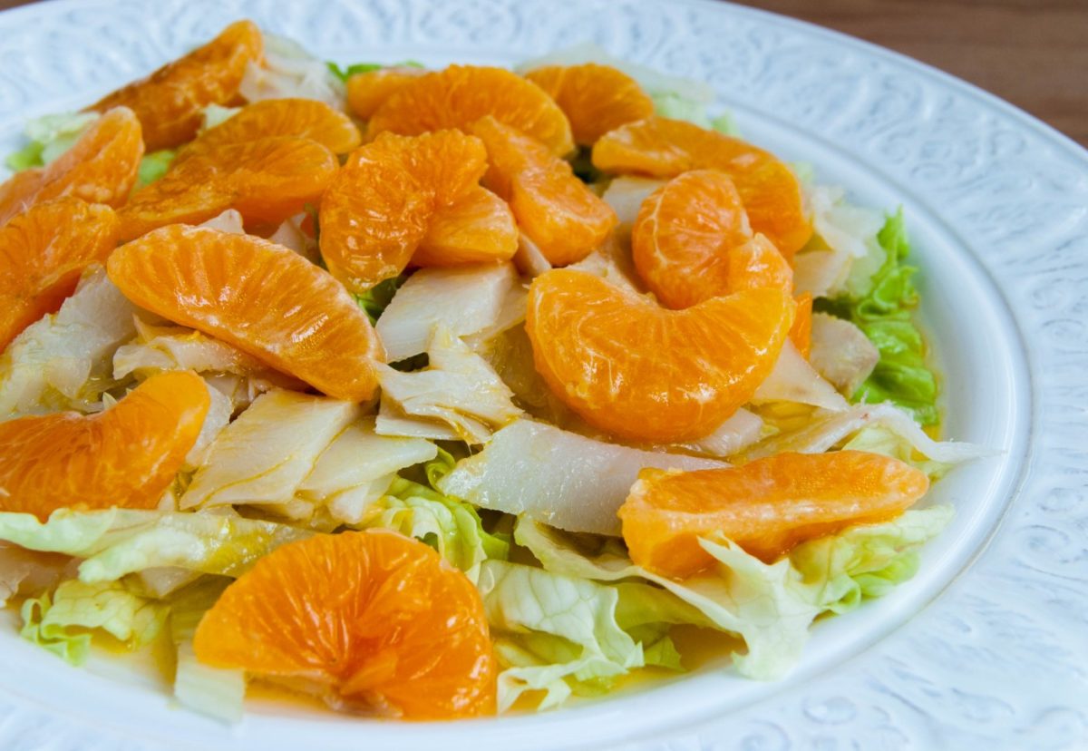 Ensalada de bacalao y mandarinas